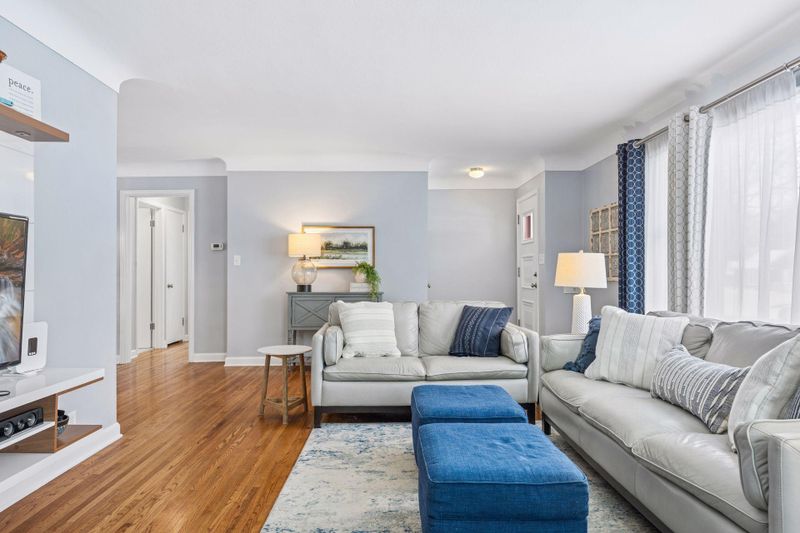 5009 Yvonne Ter, Edina, MN 55436
