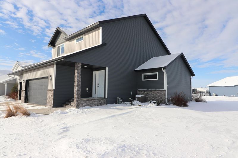 4515 12th St S, Moorhead, MN 56560