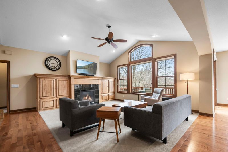 16908 E Lake Dr, Lakeville, MN 55044
