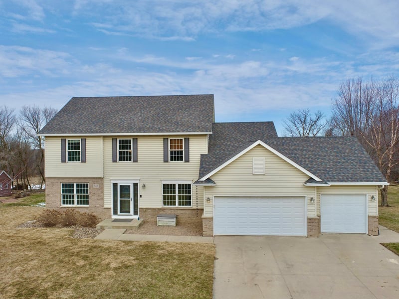 747 Willowmere Dr, Zumbrota, MN 55992