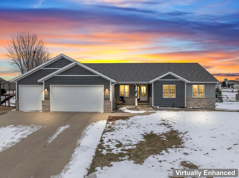 701 Carnoustie Pl SE, Pine Island, MN 55963