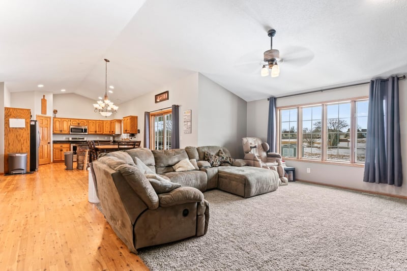701 Carnoustie Pl SE, Pine Island, MN 55963