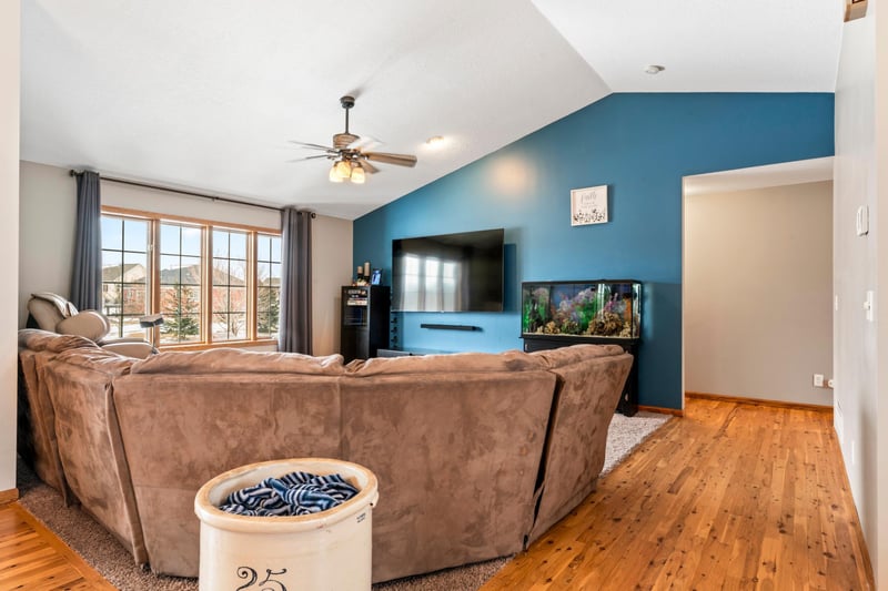 701 Carnoustie Pl SE, Pine Island, MN 55963