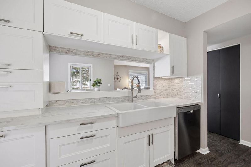 2543 Wimbledon Pl, Woodbury, MN 55125