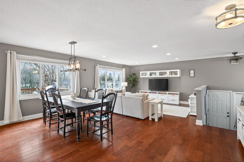 6806 Deerwood Ln N, Maple Grove, MN 55369