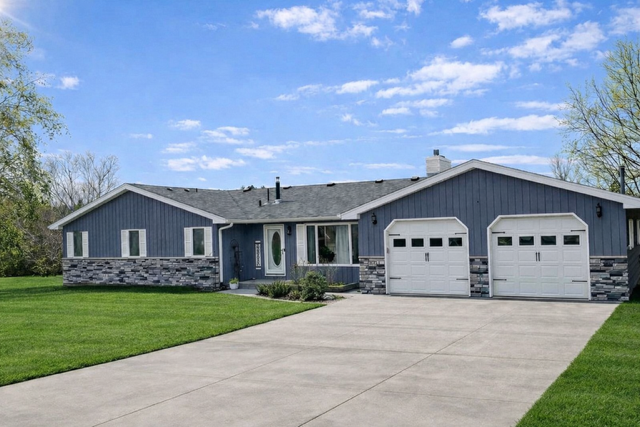 705 Timberline Dr SE, Oronoco, MN 55960
