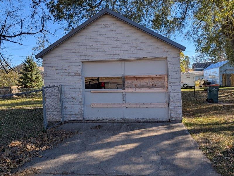 105 SW 2nd Ave, Verndale, MN 56481