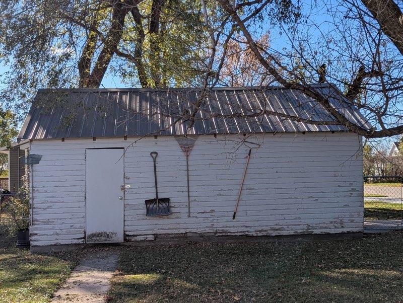 105 SW 2nd Ave, Verndale, MN 56481