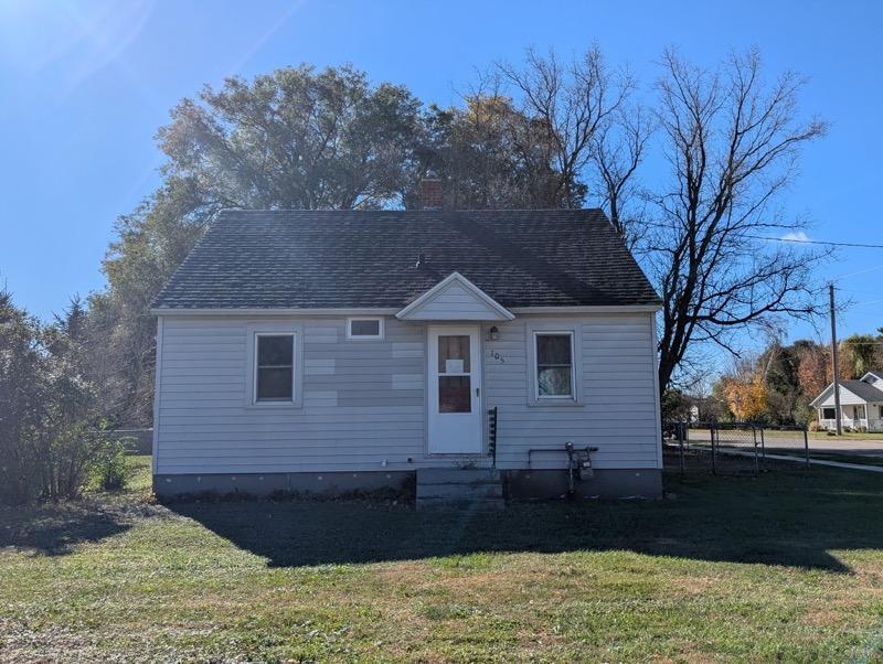 105 SW 2nd Ave, Verndale, MN 56481