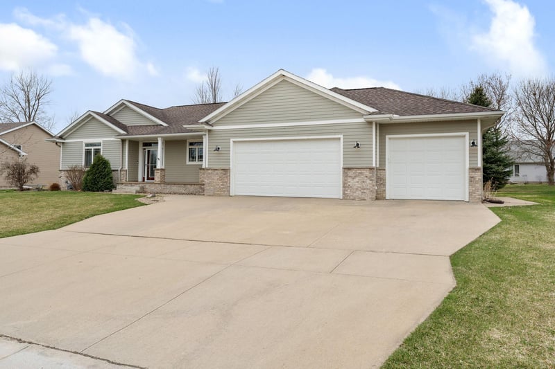 1406 28th St SW, Austin, MN 55912