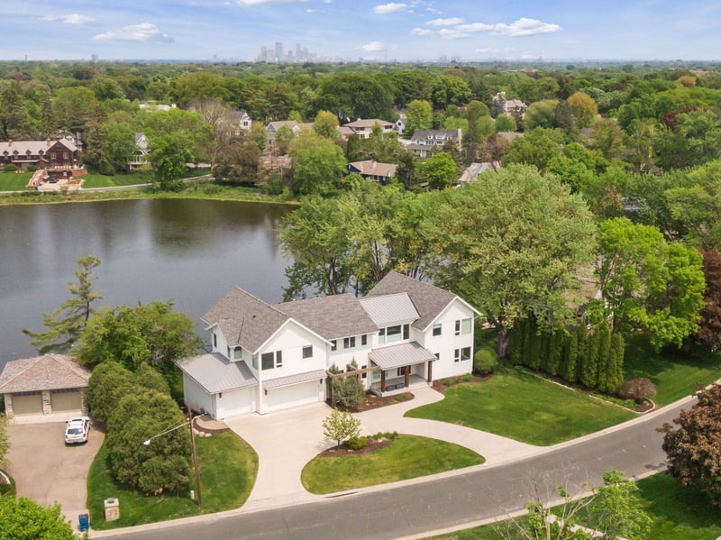 4812 Lakeview Dr, Edina, MN 55424
