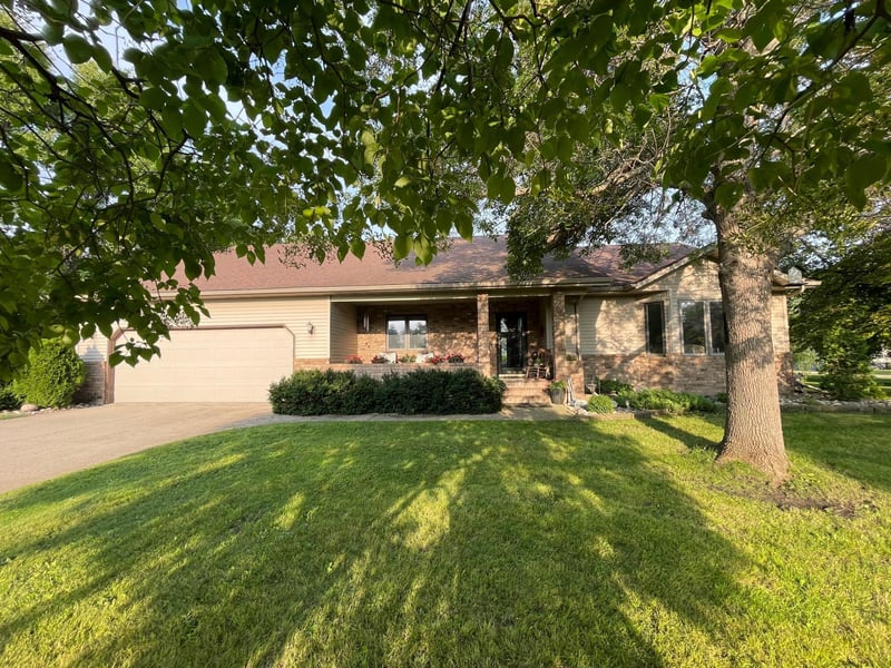 4562 50th St S, Moorhead, MN 56560