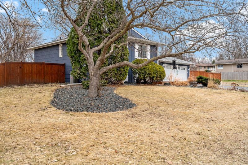 4048 Cinnabar Dr, Eagan, MN 55122
