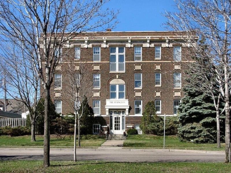 195 Lexington Pw N, Saint Paul, MN 55104