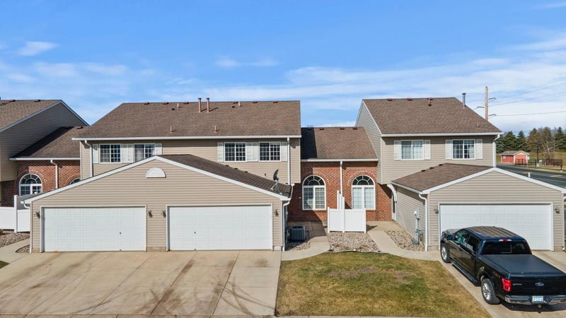 1012 Larkspur Ln, Waconia, MN 55387