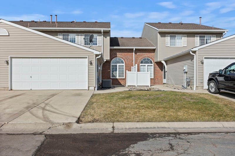 1012 Larkspur Ln, Waconia, MN 55387