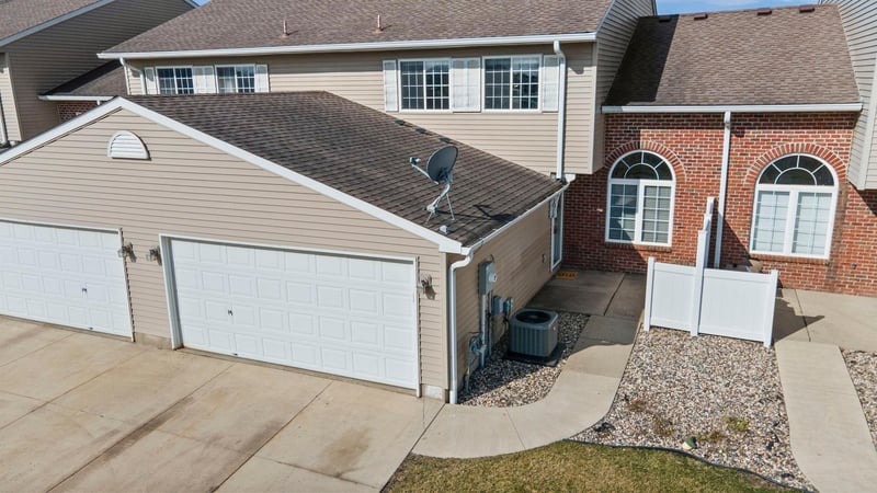 1012 Larkspur Ln, Waconia, MN 55387