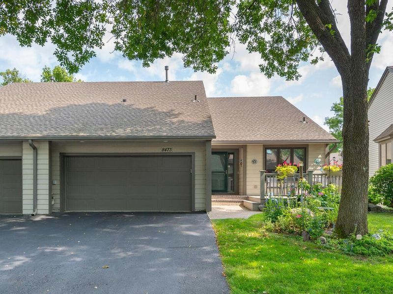 8473 Rice Lake Rd, Maple Grove, MN 55369