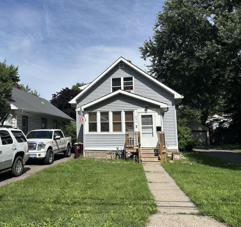 954 Oakdale Ave, West Saint Paul, MN 55118