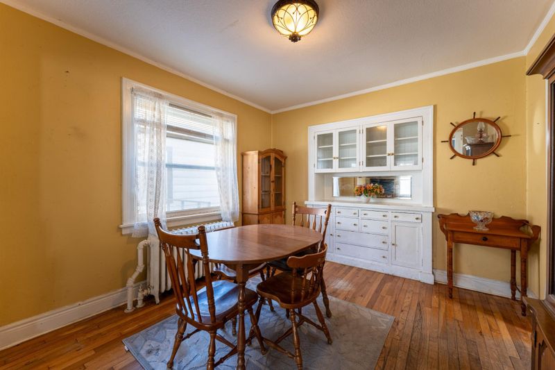 954 Oakdale Ave, West Saint Paul, MN 55118