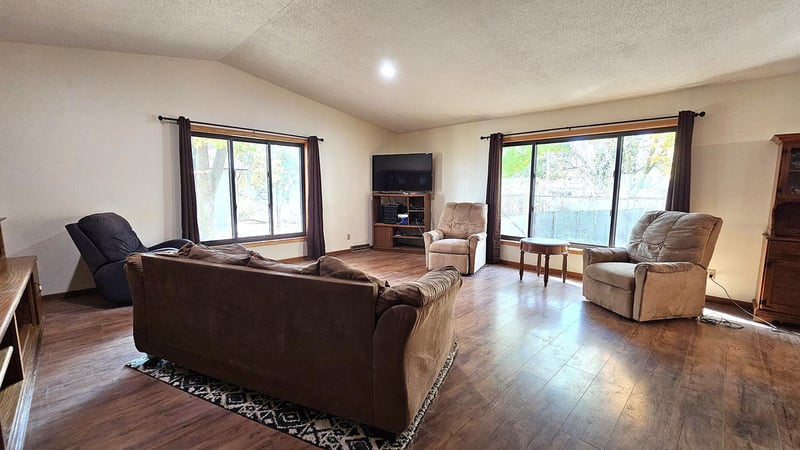 320 Oak Dr, Foley, MN 56329