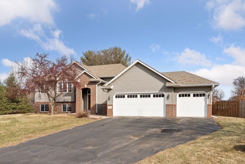 617 Highland Cir, Circle Pines, MN 55014