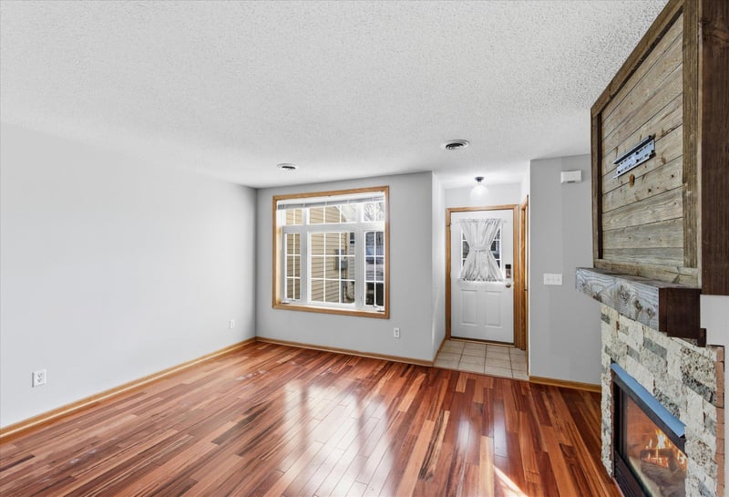 508 Aqua Cir, Lino Lakes, MN 55014