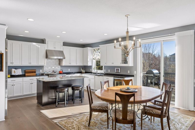 17 Crescent Ln, North Oaks, MN 55127