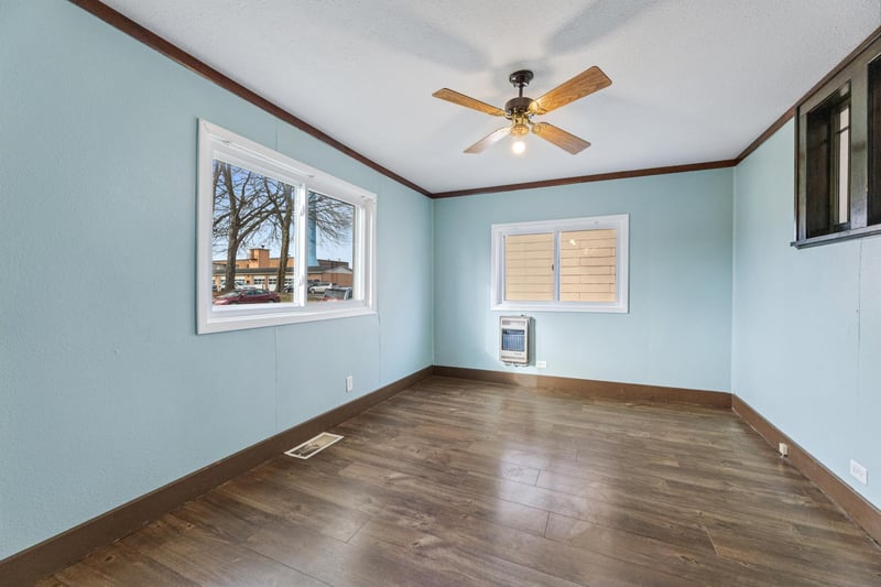 309 E Lincoln St, Caledonia, MN 55921
