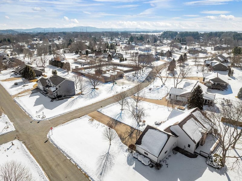 N7079 Pine Ln, Holmen, WI 54636