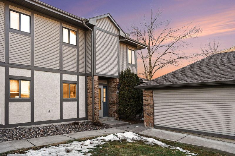 435 Shelard Pw #104, Saint Louis Park, MN 55426