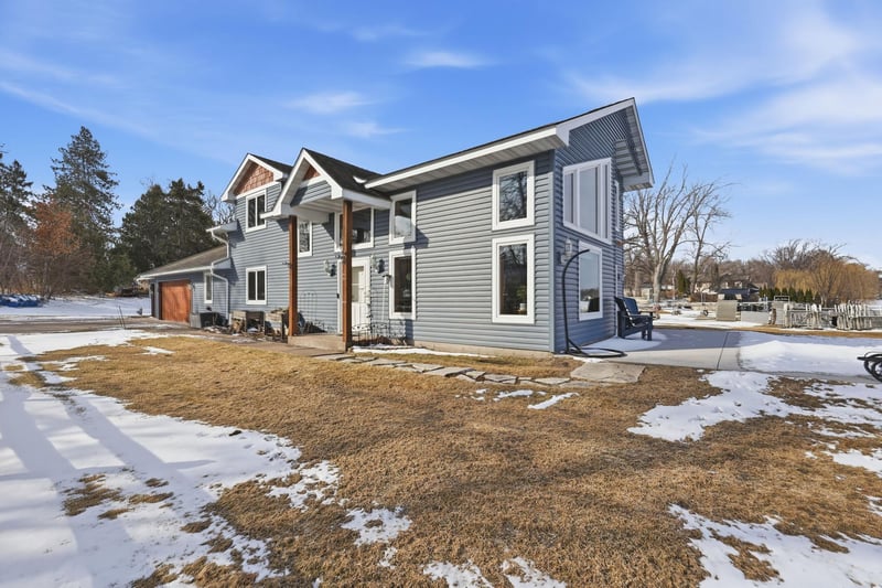 700 7th St SE, Forest Lake, MN 55025