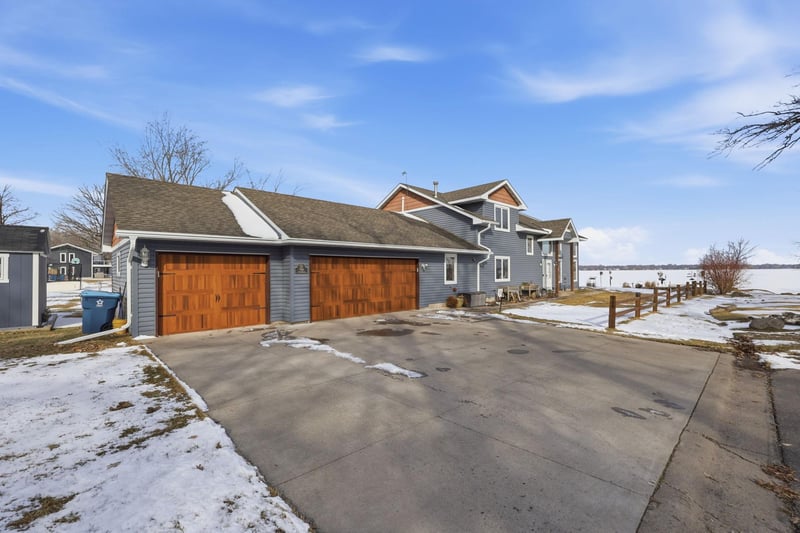 700 7th St SE, Forest Lake, MN 55025