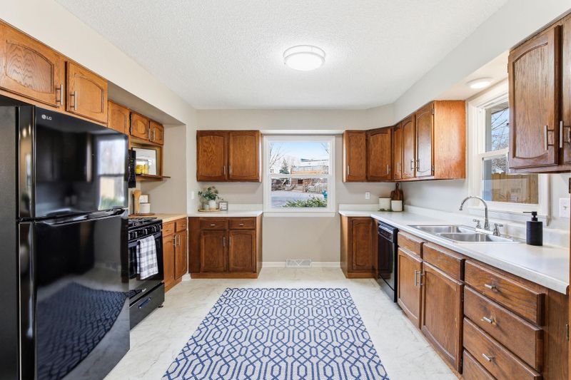 522 Summit St NE, Columbia Heights, MN 55421