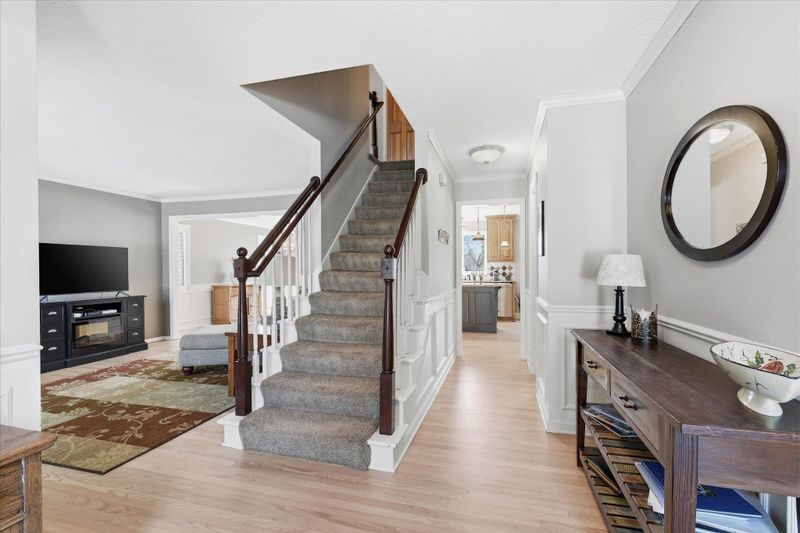 1237 Summit Oaks Dr, Burnsville, MN 55337