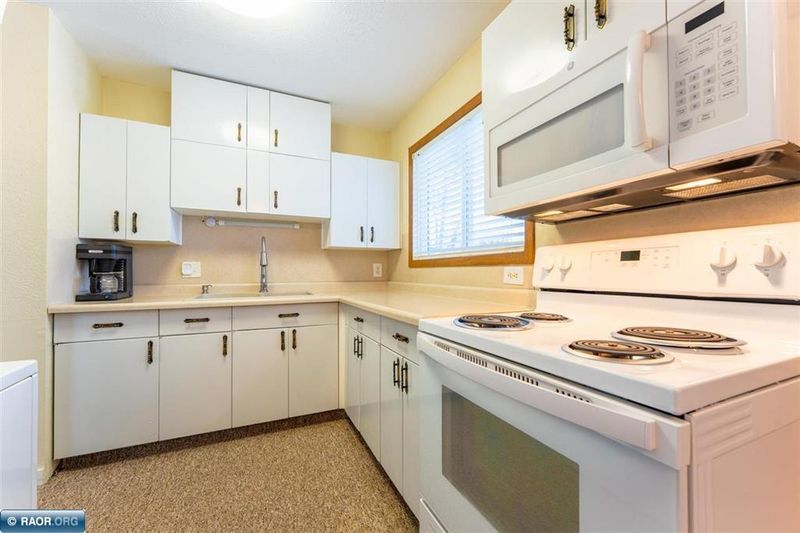404 Kent Rd, Hoyt Lakes, MN 55750
