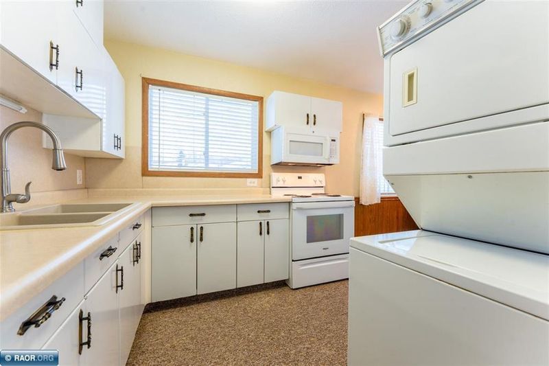 404 Kent Rd, Hoyt Lakes, MN 55750