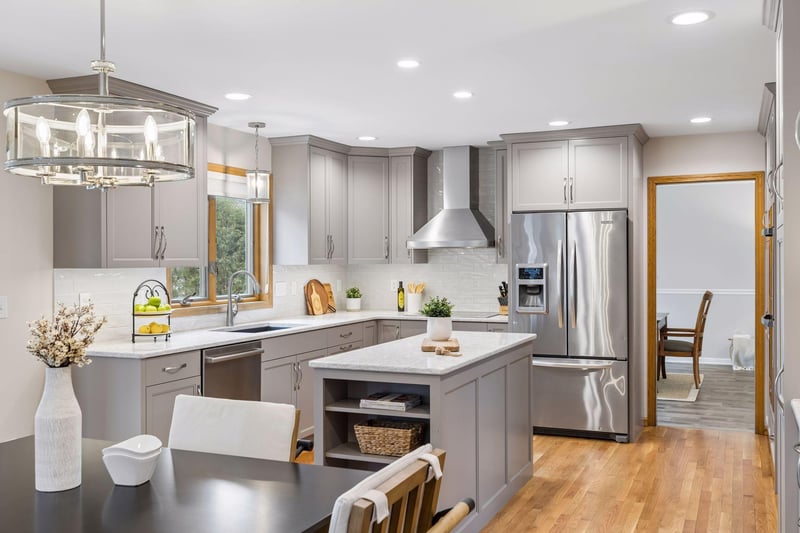 610 Watersedge Ter, Mendota Heights, MN 55120