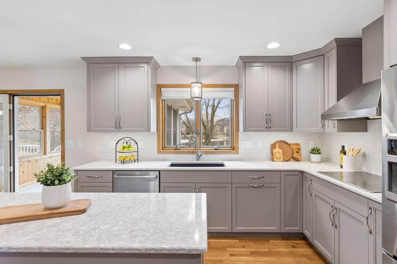 610 Watersedge Ter, Mendota Heights, MN 55120