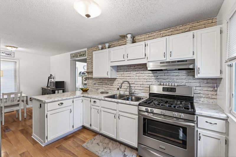 7011 Pleasant View Dr, Mounds View, MN 55112