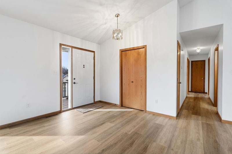 19 13th St NE, Kasson, MN 55944