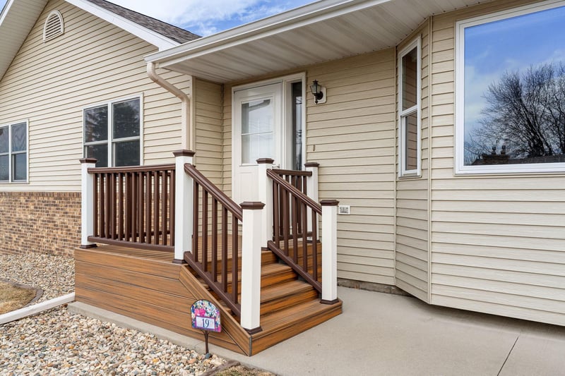 19 13th St NE, Kasson, MN 55944