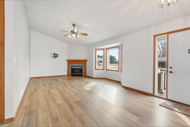 19 13th St NE, Kasson, MN 55944