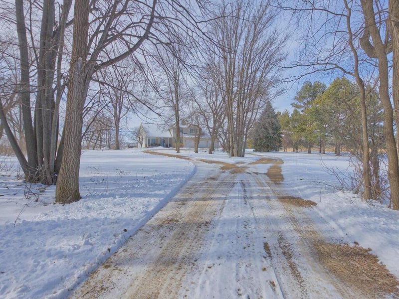 2660 Vega Ave, Mayer, MN 55360