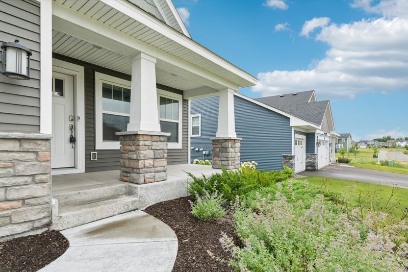 7296 Crane Dr, Hugo, MN 55038