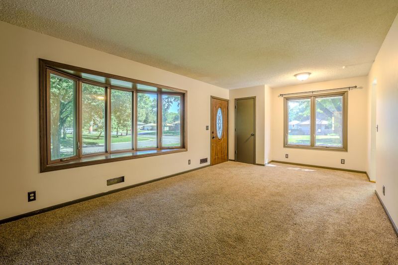 836 112th Ave NW, Coon Rapids, MN 55448