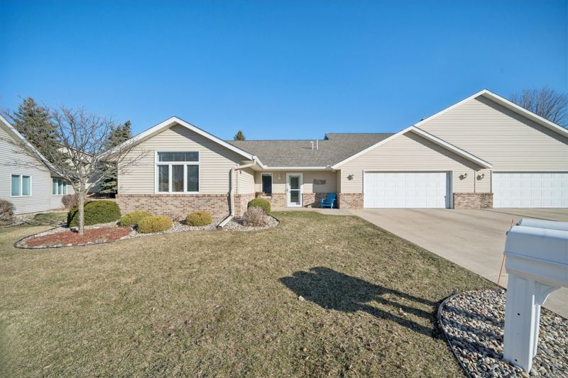 152 Shamrock Dr, Mankato, MN 56001