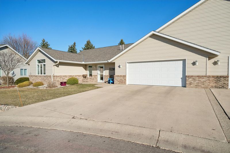 152 Shamrock Dr, Mankato, MN 56001