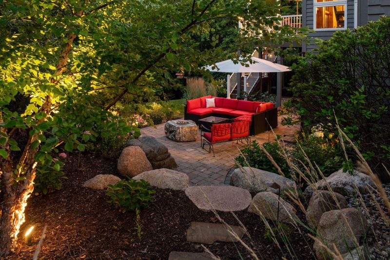 7329 Bent Bow Trl, Chanhassen, MN 55317