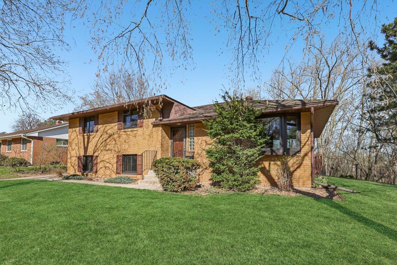 2526 Bittersweet Ln, Maplewood, MN 55109